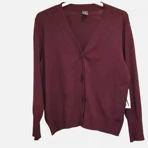 Women’s maroon Vneck sweater